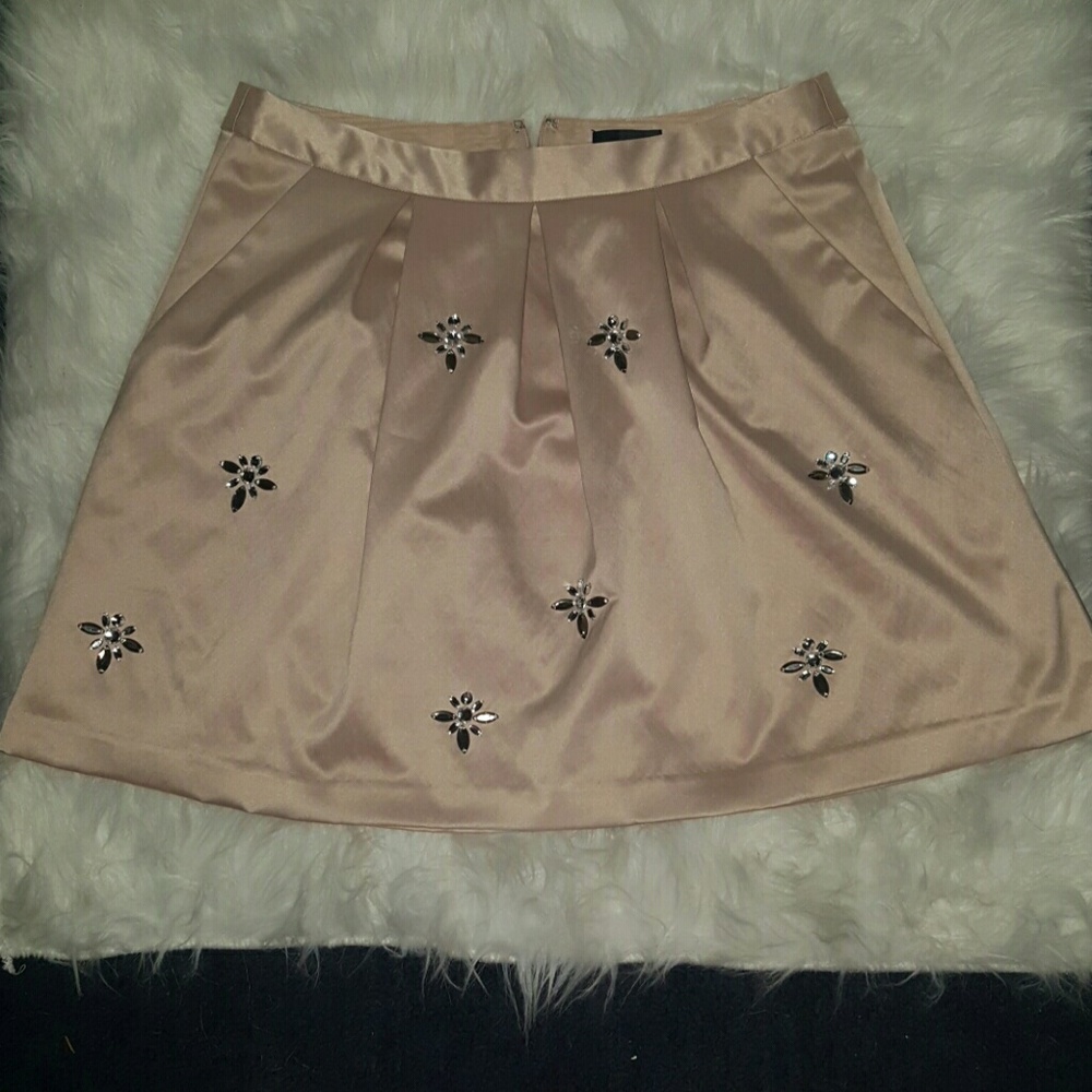 ⭕The Limited Skirt